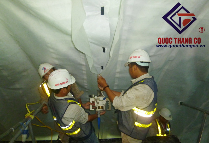 installation of waterproof membrane for tunnels